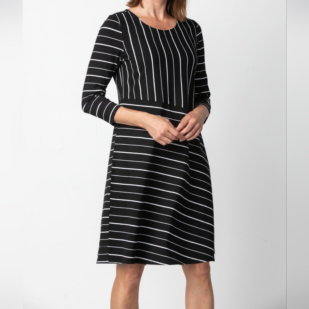 Habitat Swing Dress Medium Black White Stripe Classic Relaxed Fit Pocket Jersey